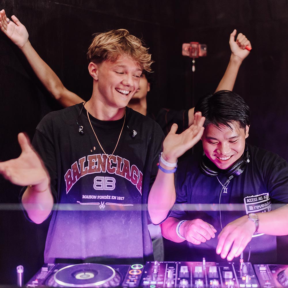 BacktoBack DJ Sets What they are and how to master a B2B DJ set LSA